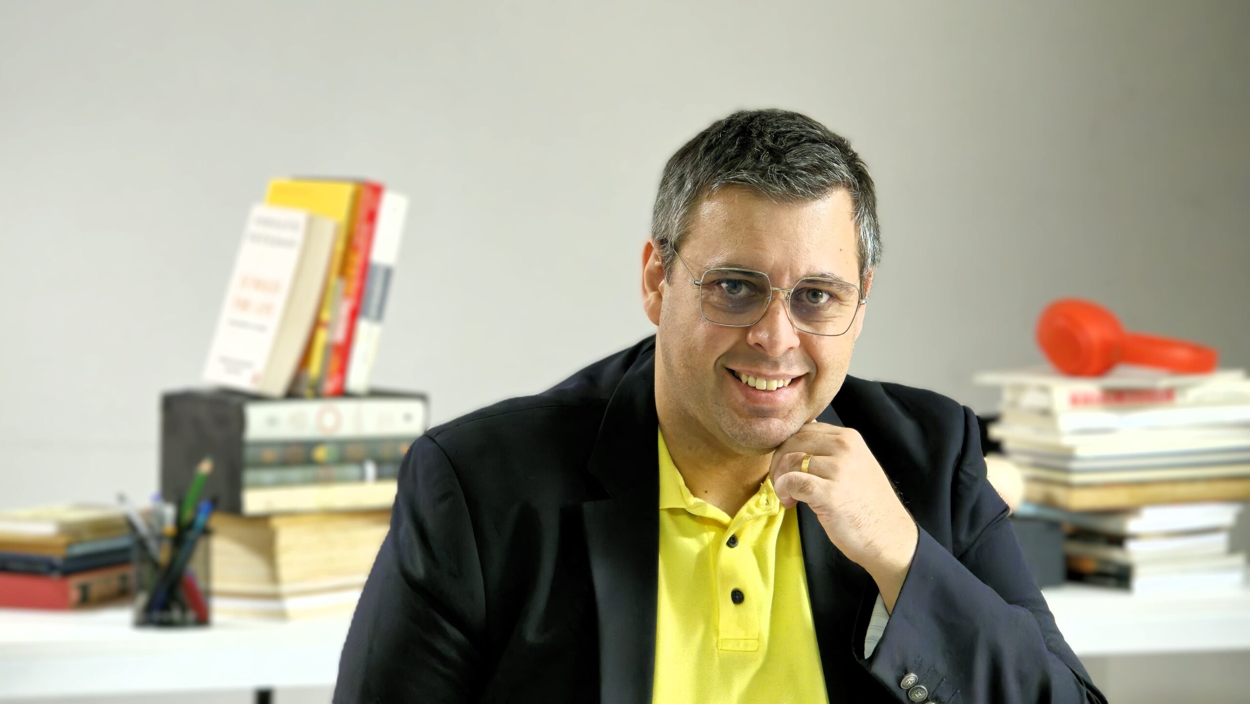 João Motta transforma experiência pessoal em livro sobre fé e carreira