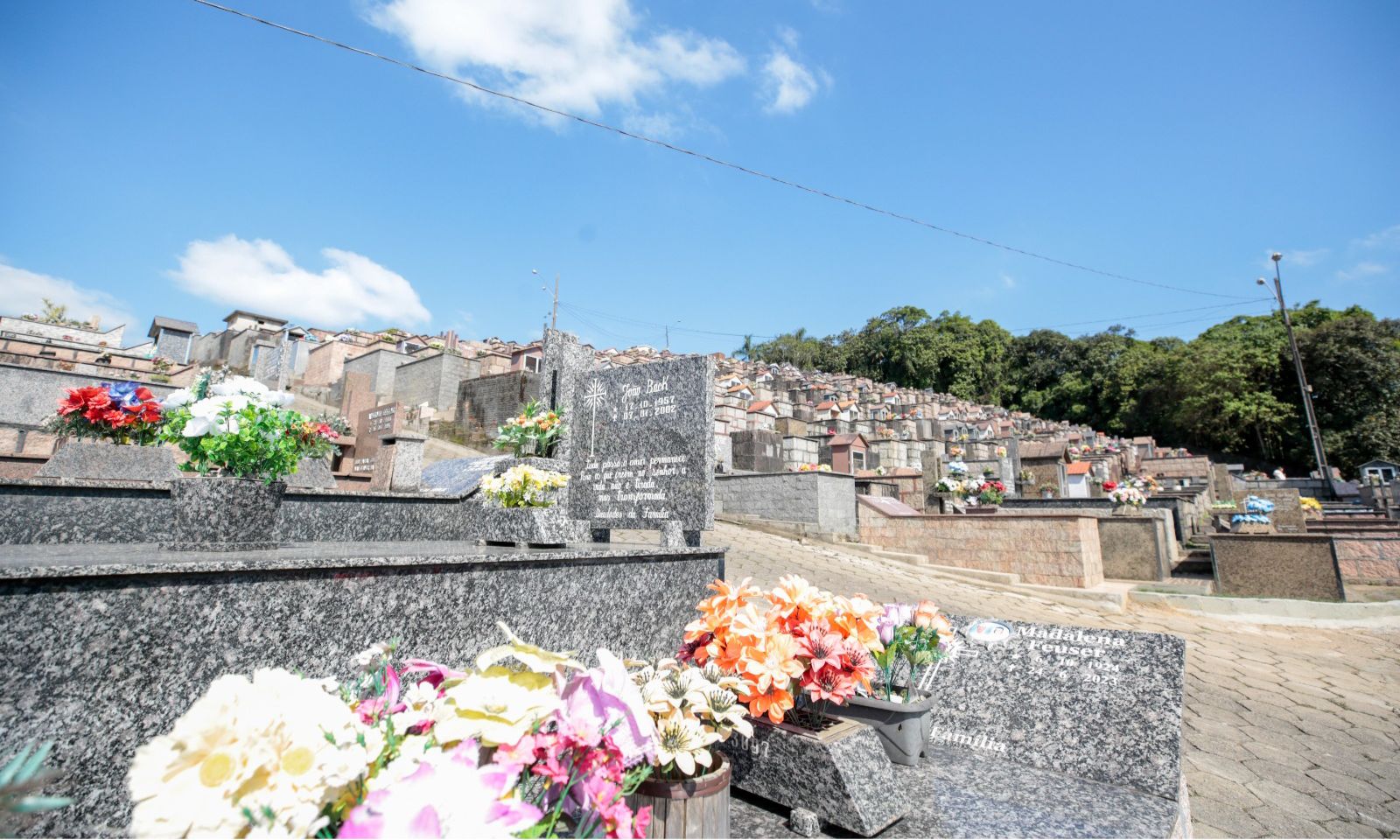 Prefeitura revitaliza iluminação dos 10 cemitérios públicos municipais