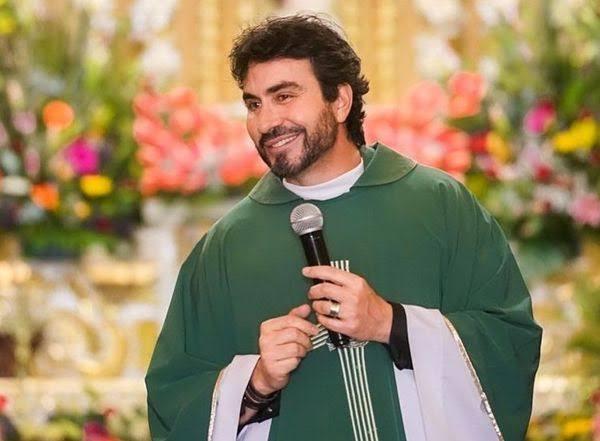 Denúncia contra Padre Fábio de Melo chega ao Vaticano após polêmica em cafeteria
