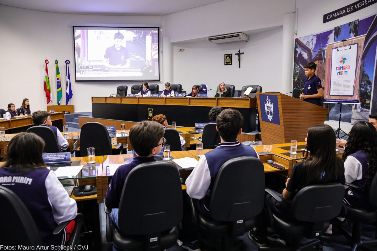 Debates e felicitações na última sessão da atual mesa diretora da Câmara Mirim