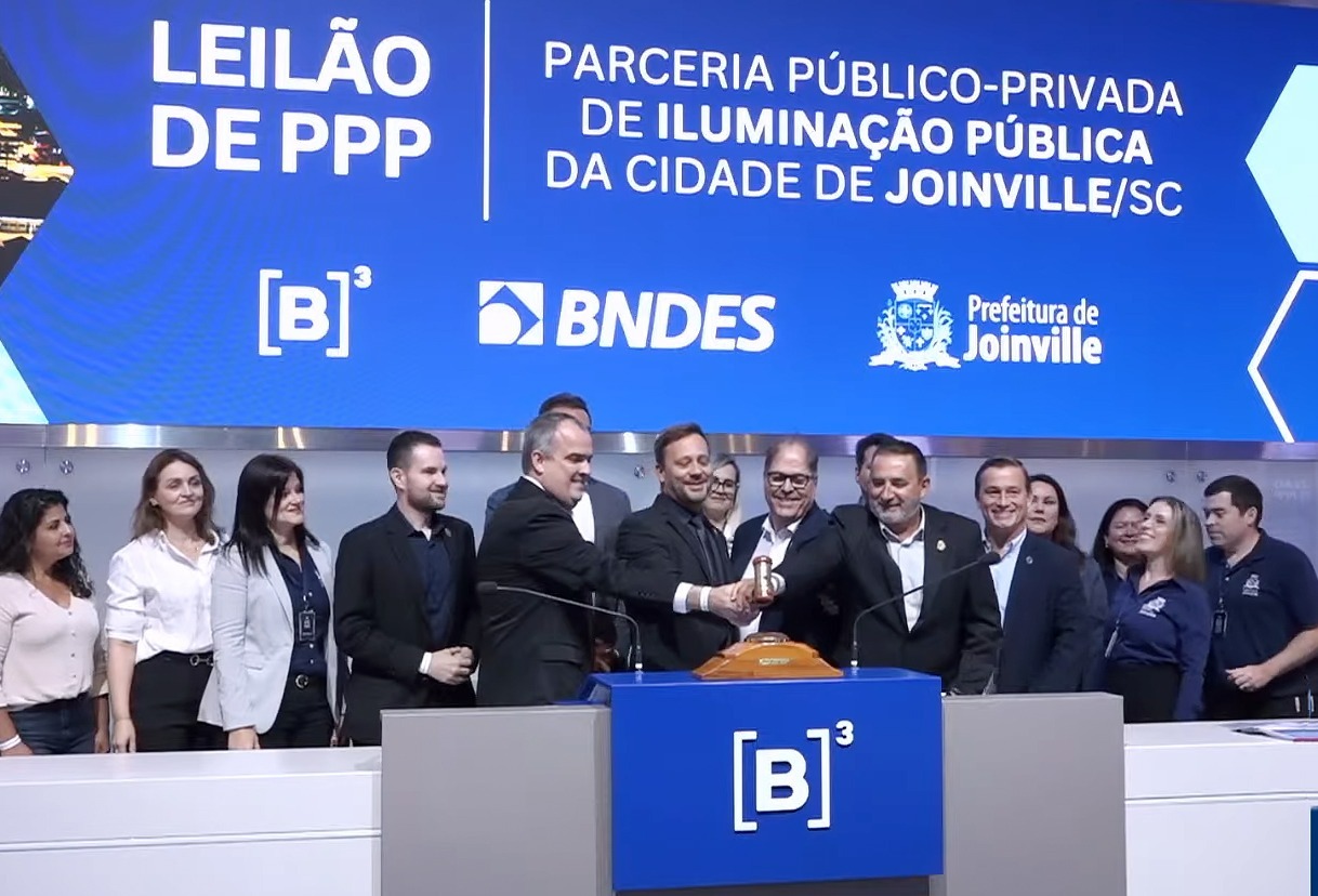 Prefeitura e Consórcio vencedor do leilão da PPP da Iluminação Pública assinam contrato