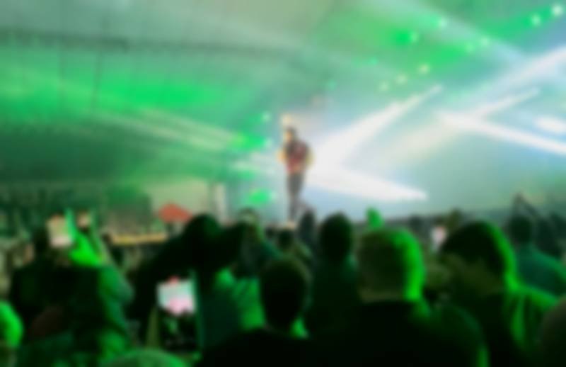 Mulher em surto psicótico é contida durante show na Festa do Trator em Irineópolis
