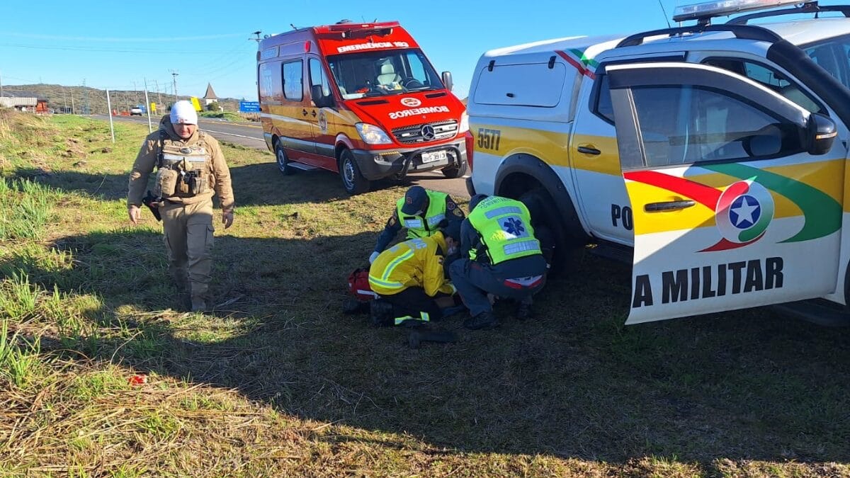 Motociclista é derrubado por ventania de 100 km/h em SC