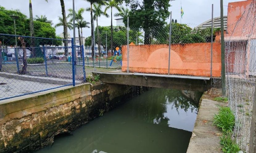 Seinfra finaliza manutenção em passarela na região central de Joinville