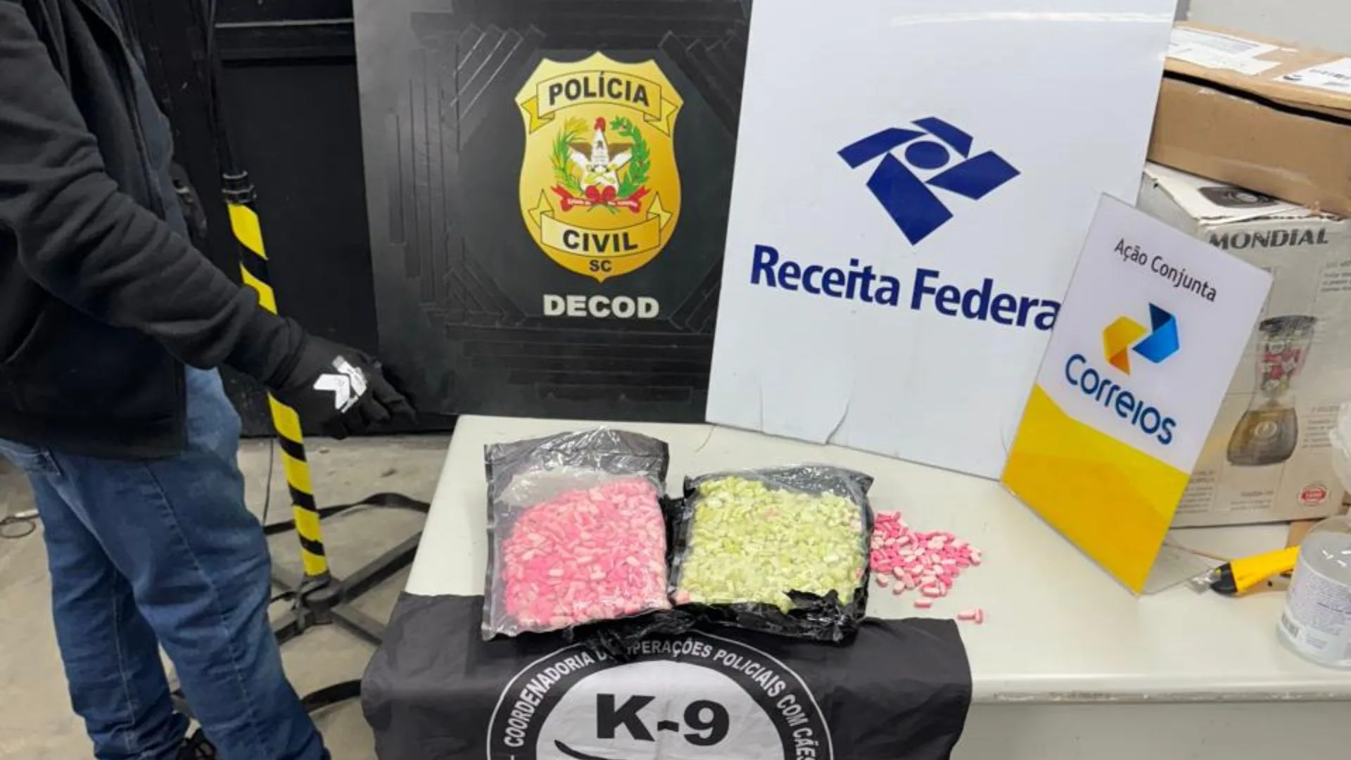 Operação apreende 2 mil comprimidos de drogas em correio de SC