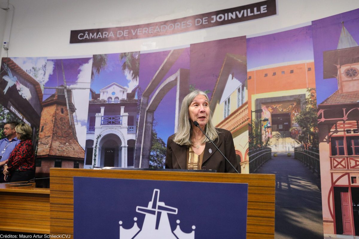 Tânia Larson assume presidência da Câmara de Vereadores de Joinville