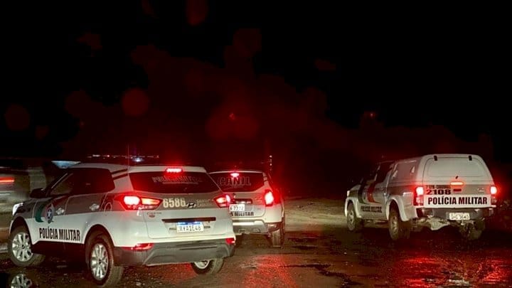 Três Barras: PM prende três pessoas por tráfico após flagrar intensa movimentação de usuários