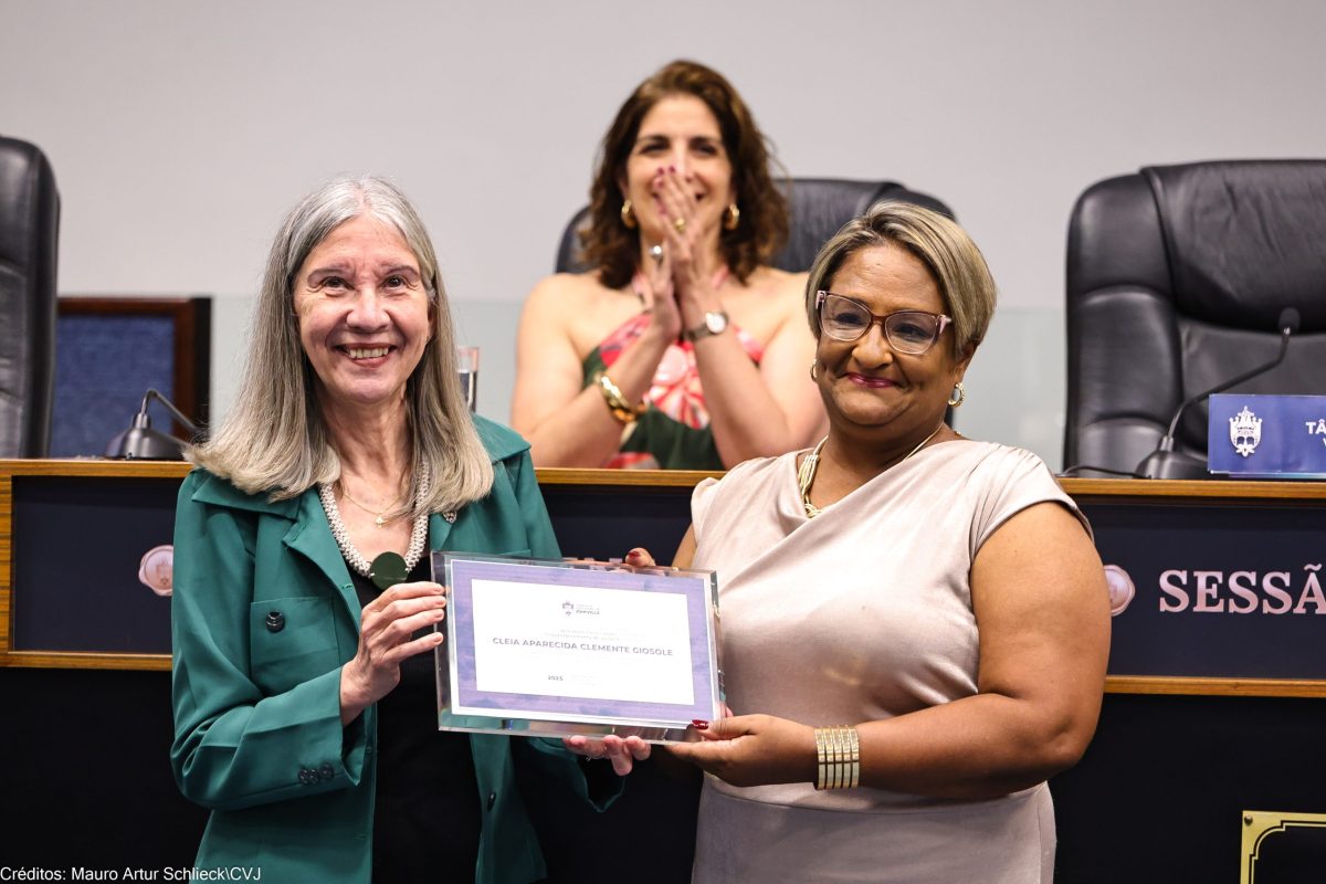Câmara concede Título de Cidadã Benemérita de Joinville à Cleia Giosole