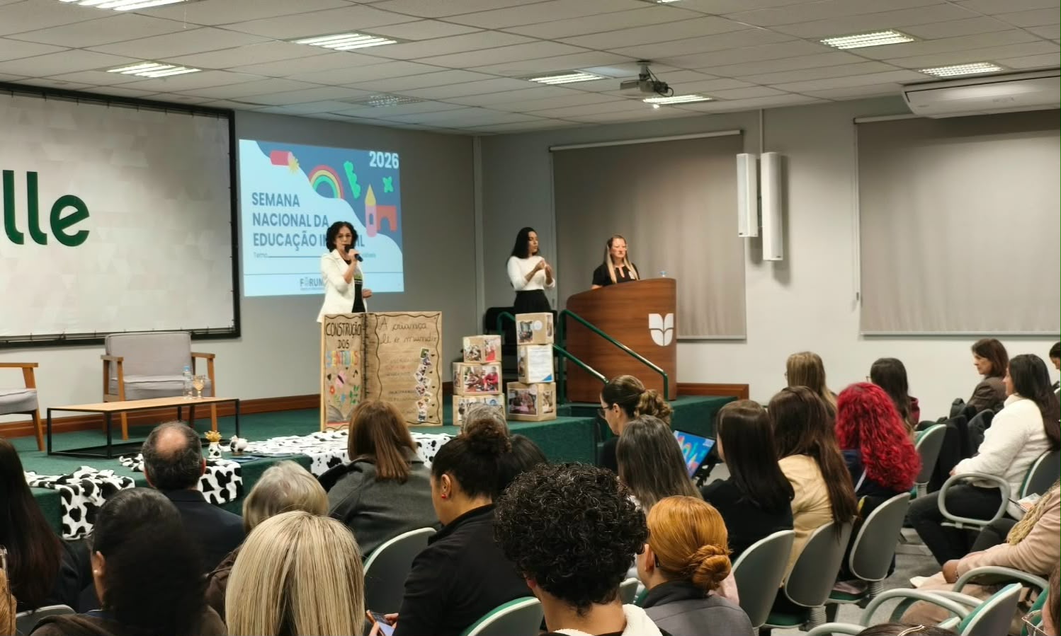 Joinville celebra a Semana da Educação Infantil com exposições e oficinas abertas à comunidade.