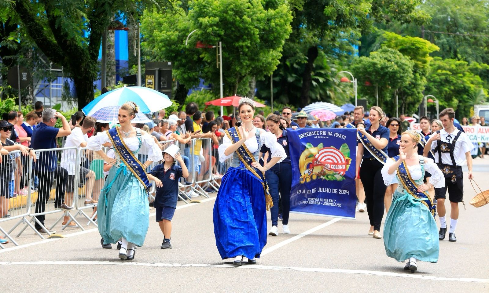 Desfile em comemoração ao aniversário de Joinville reúne 20 mil pessoas