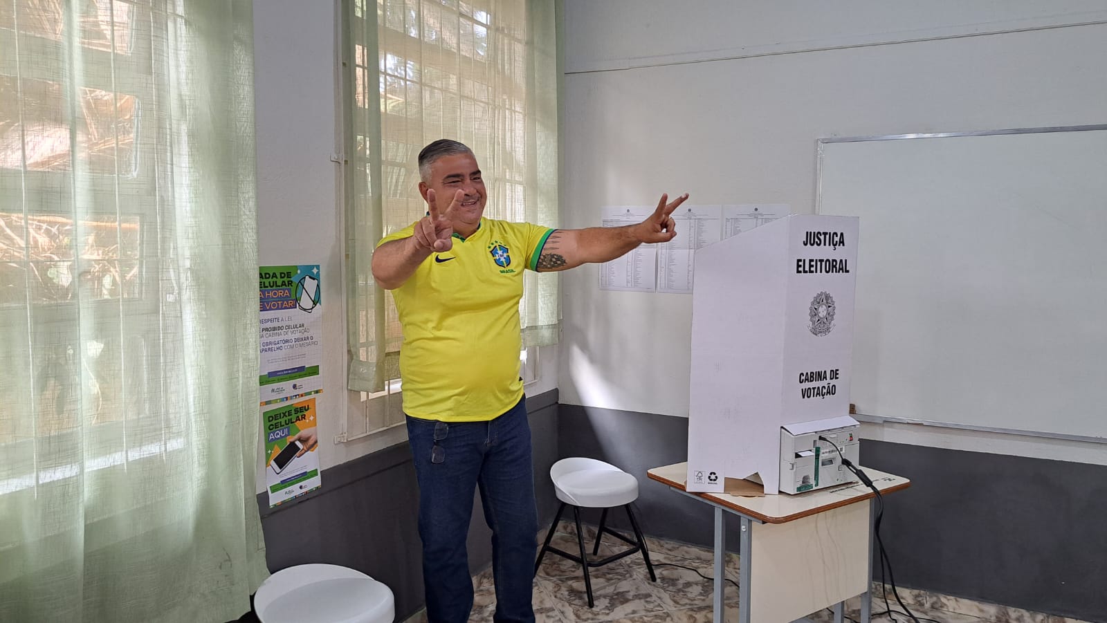 Vídeo : Sargento Lima (PL) é o segundo candidato a prefeito a votar neste domingo