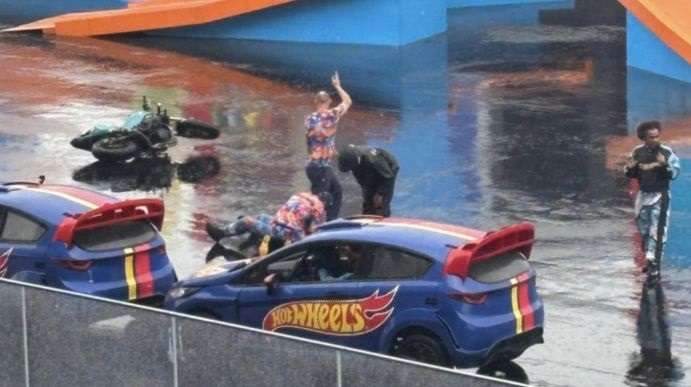 Piloto sofre acidente no Hot Wheels Epic Show durante apresentação no Beto Carrero World