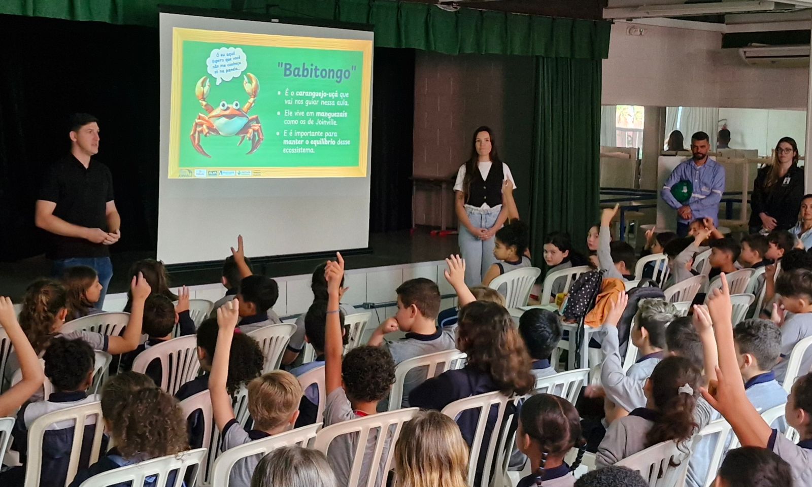 Alunos da Rede Municipal de Ensino participam de ação ambiental na região da Ponte Joinville