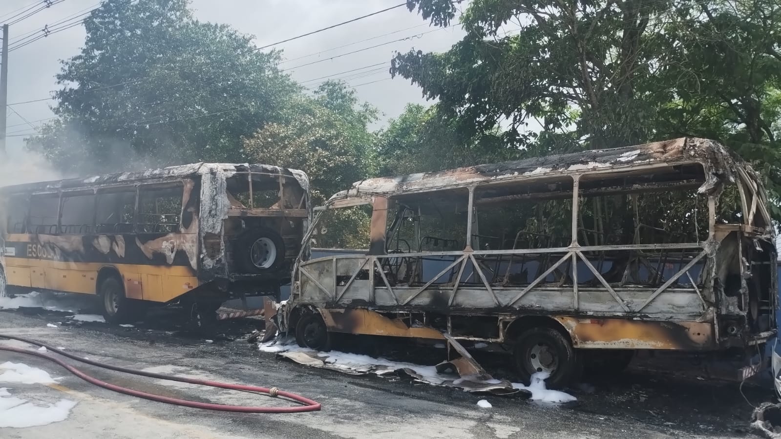 Microônibus e Ônibus são incendiados em Araquari