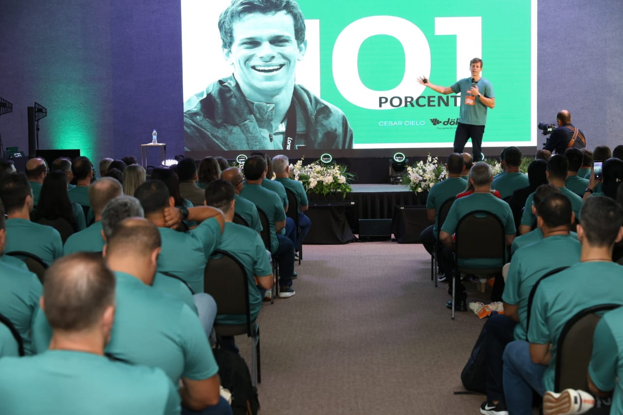 Cesar Cielo participa de evento na maior empresa têxtil da América Latina