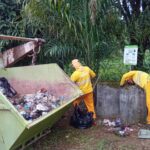 Quase 2 toneladas de lixo são retiradas de áreas de banho de Joinville em uma semana