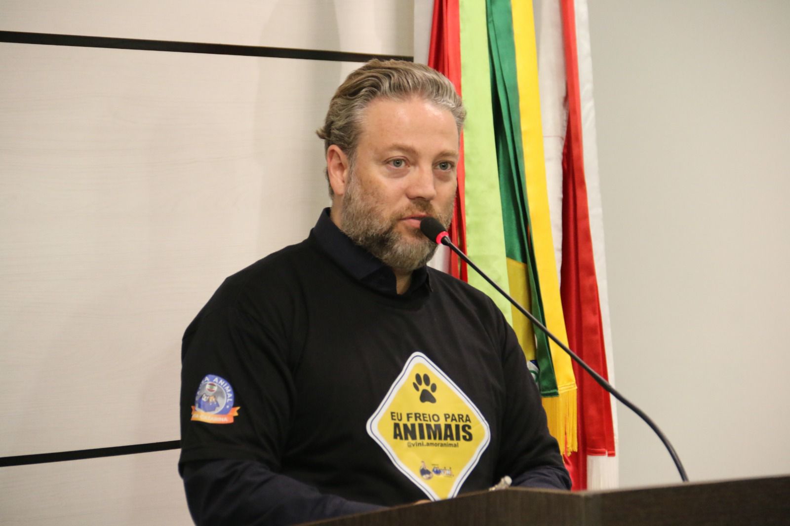 Vereador Vinicus Ramos (MDB), de São José, coloca a defesa da vida animal no radar do Maio Amarelo