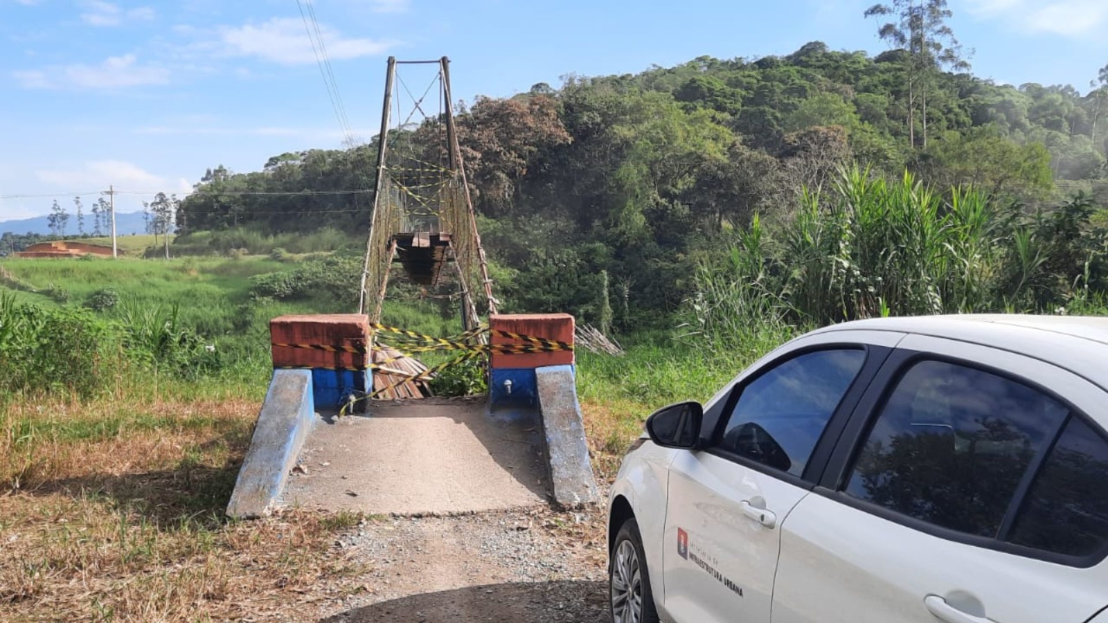 Defesa Civil de Araquari e Guaramirim interditam ponte pênsil para reforma emergencial