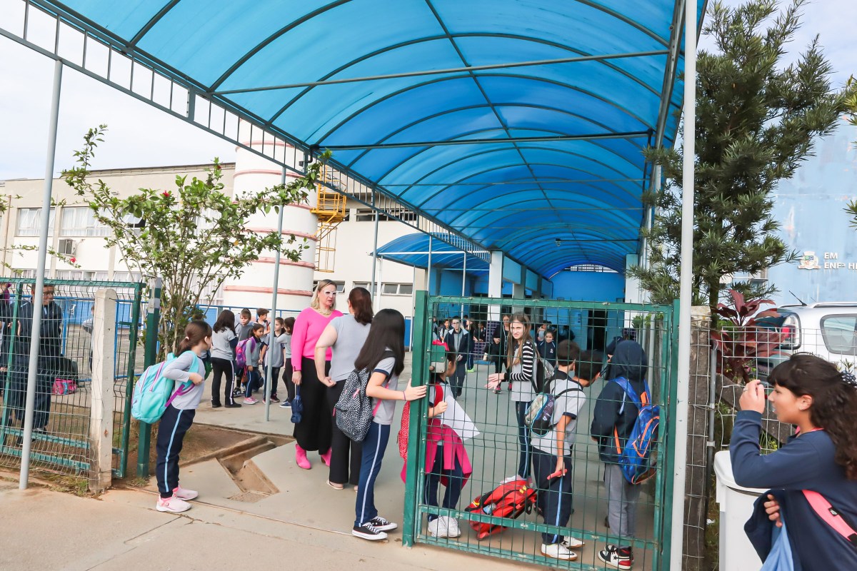 CCJ aprova gratificações para diretores, auxiliares e assessores pedagógicos