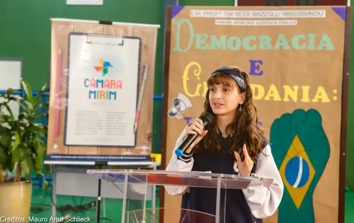 Câmara Mirim recebe estudantes do Jardim Paraíso para discutir democracia