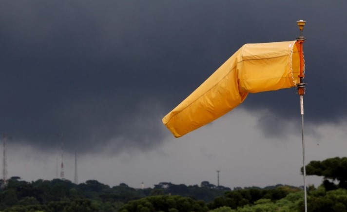 Ciclone extratropical provoca ventos fortes, temporais e mar agitado em Santa Catarina