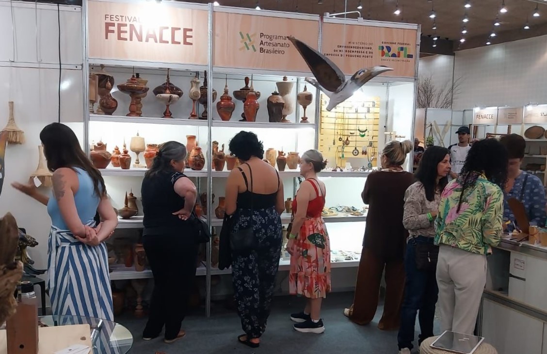 Artesãos de SC movimentam mais de R$ 89 mil em feira nacional