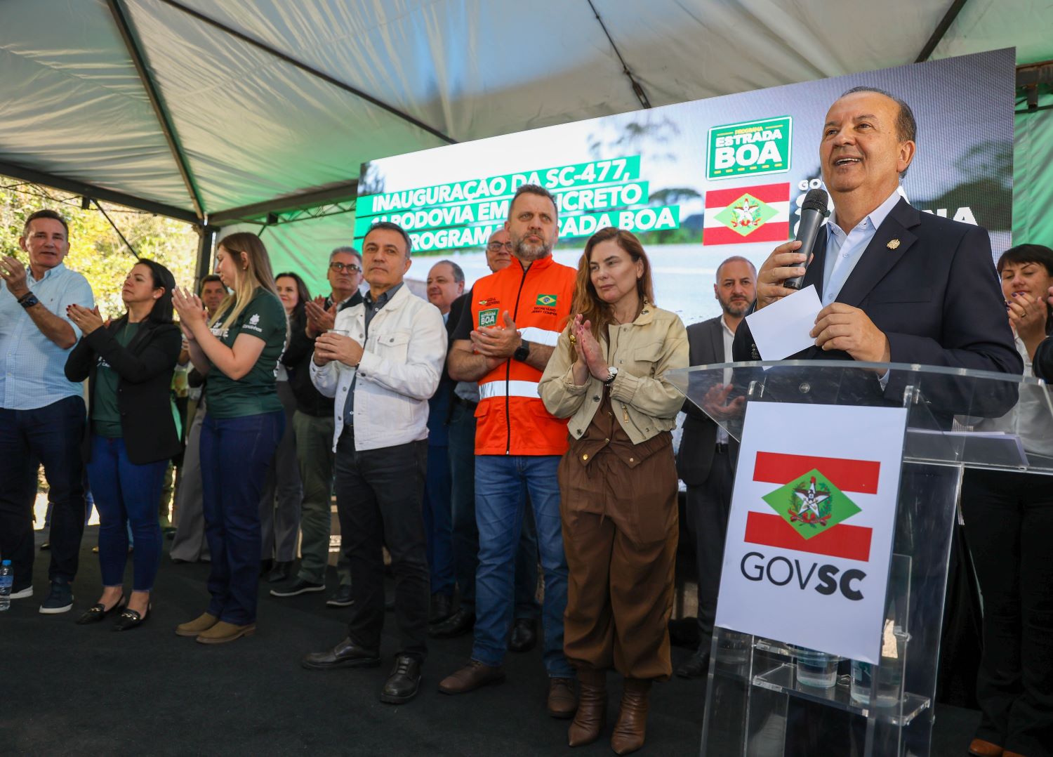 Governador entrega restauração da SC-477 no Planalto Norte, a primeira do programa Estrada Boa com pavimentação de concreto