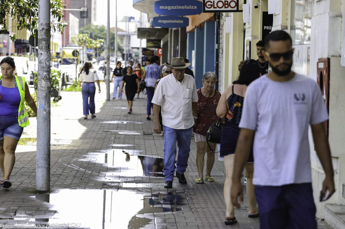 Calçada livre: Urbanismo aprova proibição de bloqueio de acessos a residências e comércios