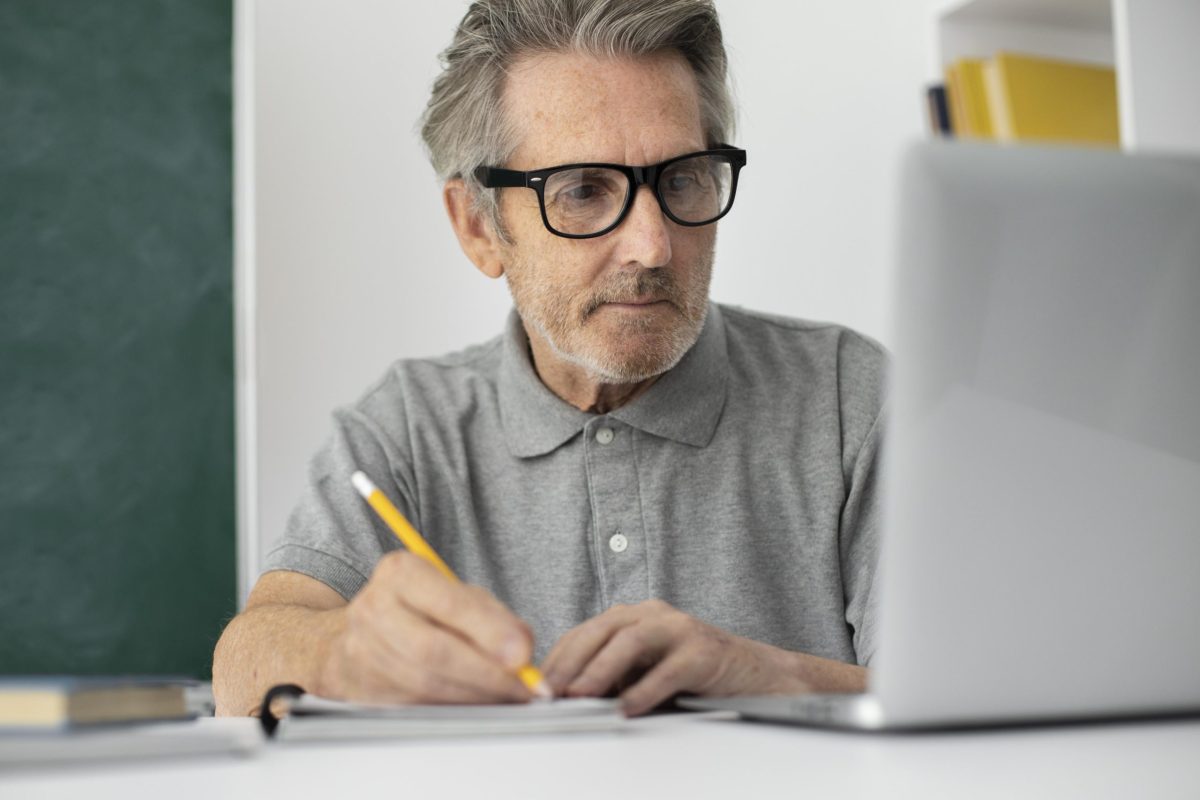 Finanças aprova bolsa para professores desenvolverem materiais pedagógicos