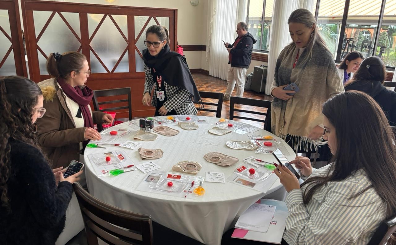 Novembro Verde: SC fortalece política pública e se consolida como referência nacional na atenção às pessoas com ostomia