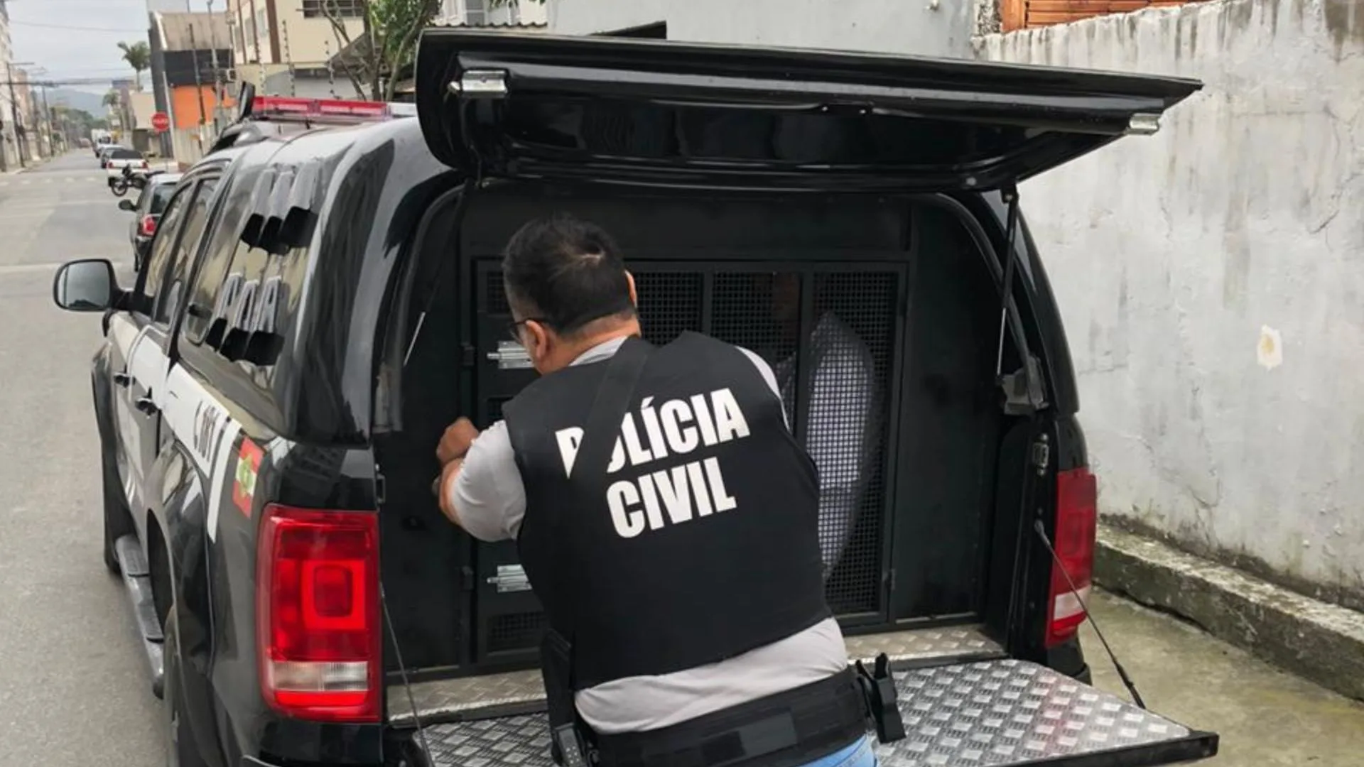 Polícias Civil e Militar prendem foragido de alta periculosidade em SC