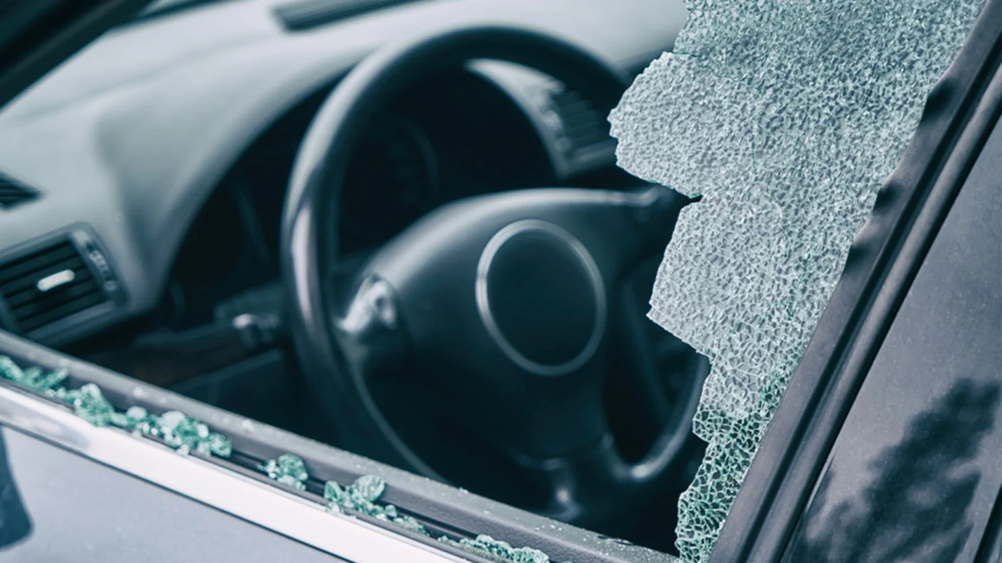 Homem é preso após arrombar carro com tijolo e ser contido por populares em Canoinhas