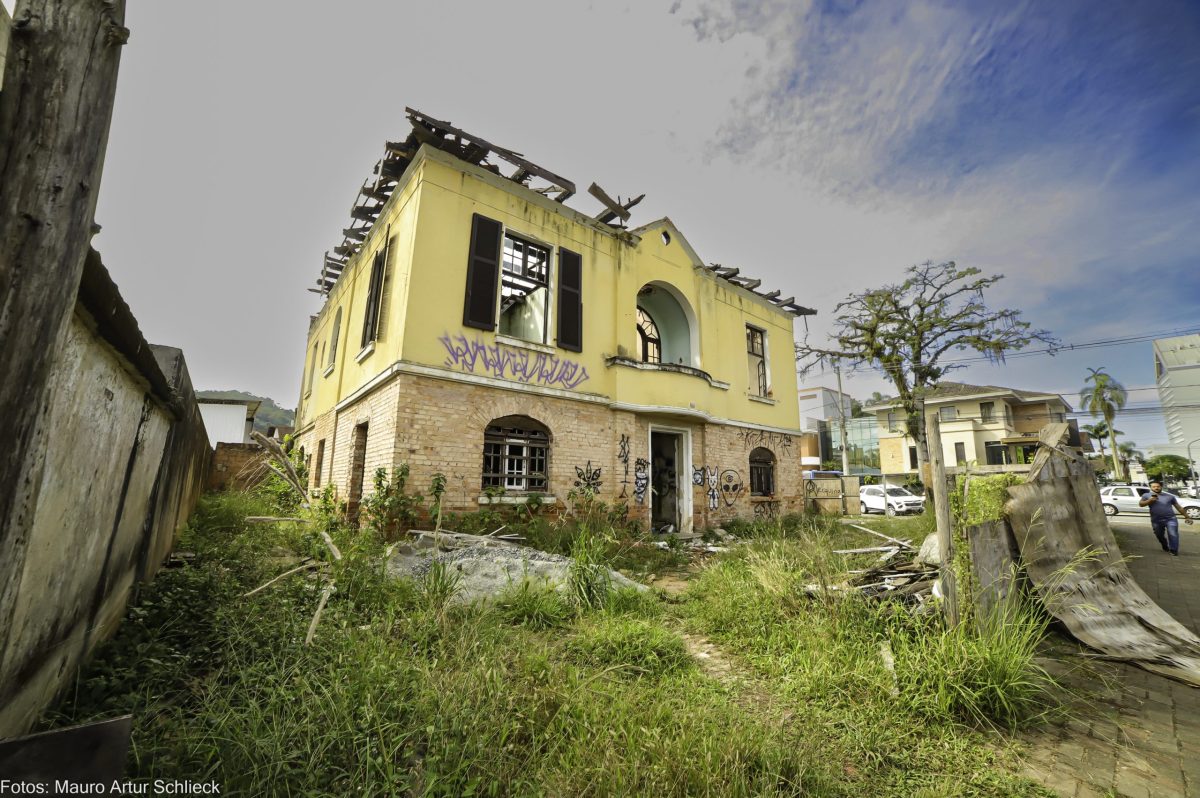 Proteção Civil debate situação de imóvel tombado e abandonado no Centro