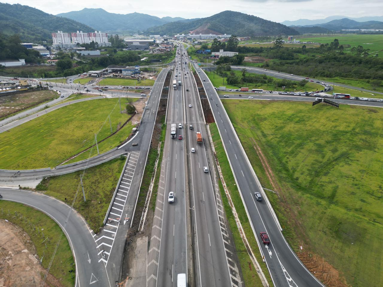 Retrospectiva 2025: ano se consolida pelo maior avanço da malha viária de SC com 84% considerados ótimos