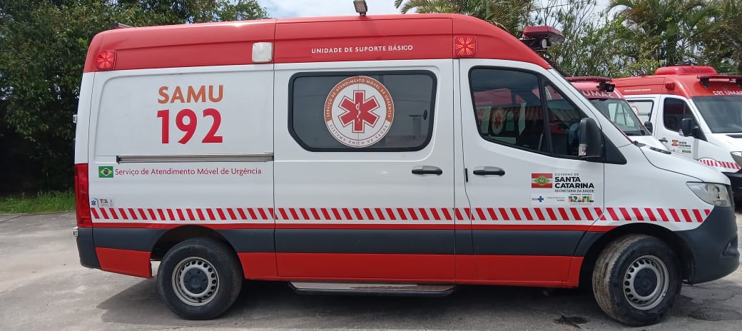 Secretaria da Saúde substitui ambulância do Samu após perda total do veículo durante ocorrência em Ascurra