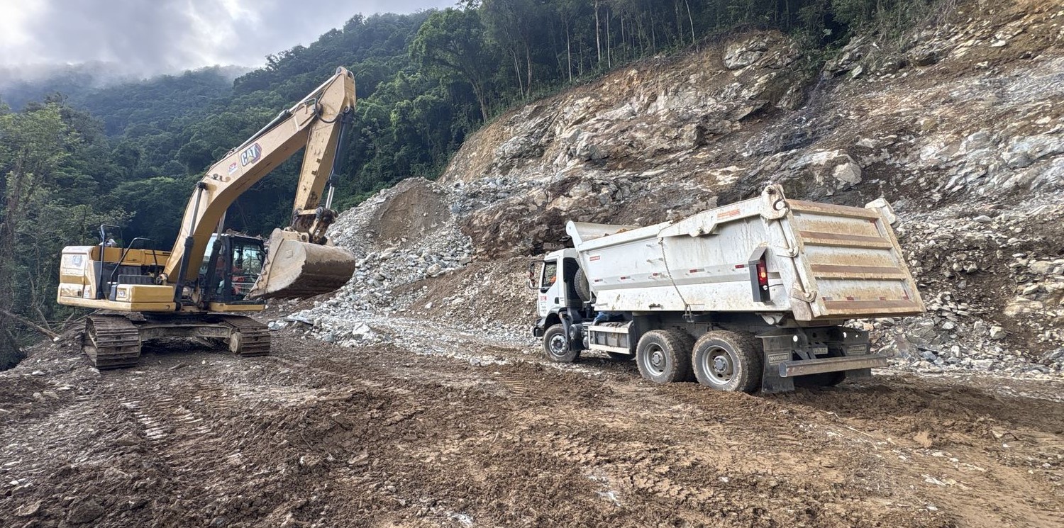 Governo de Santa Catarina inicia pavimentação de área de escape na Serra Dona Francisca