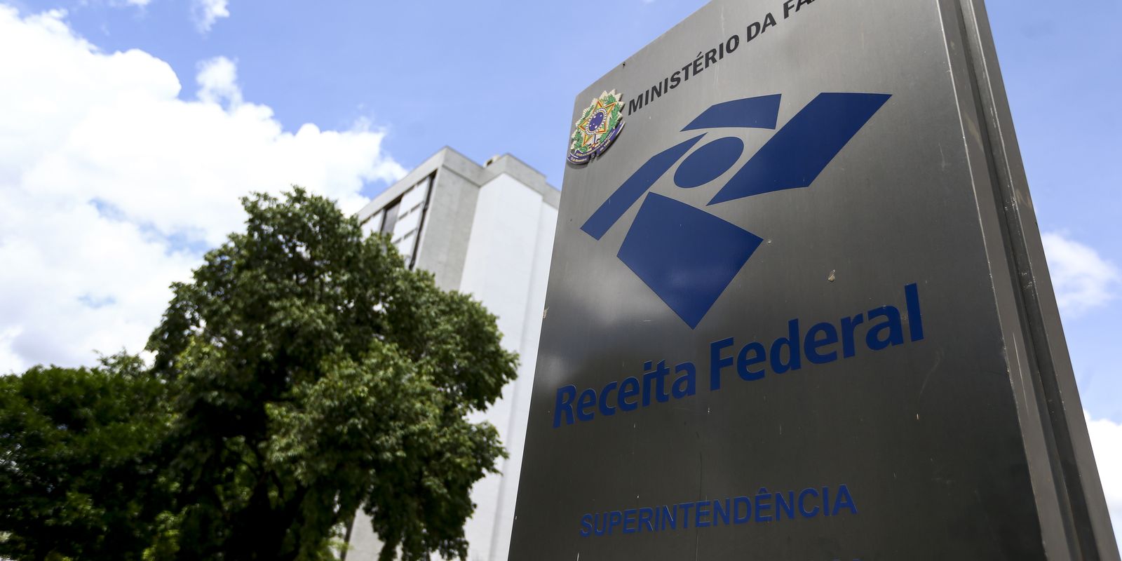 Receita exonera auditor alvo de operação da Polícia Federal