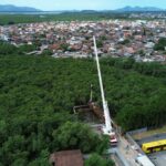 Equipamento para obras em portos começa a ser usado para cravação de estacas da Ponte Anêmonas