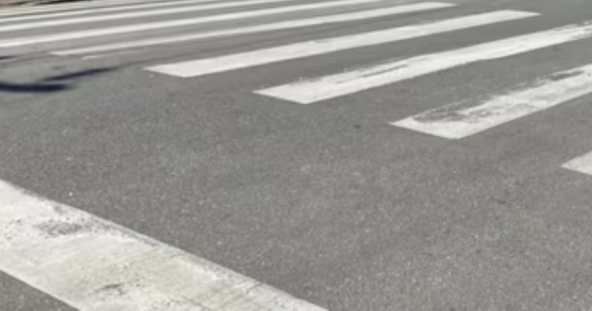 Mulher é atropelada na faixa de pedestres no Centro de Guabiruba