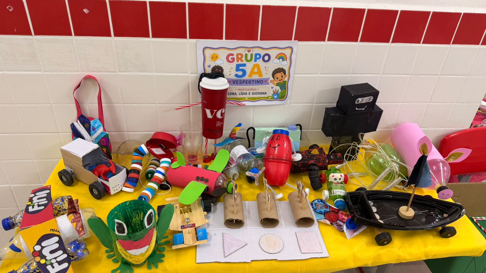 Brinquedos recicláveis e dinossauros inspiram aprendizagem no CEI Professor Antônio Joaquim de Souza