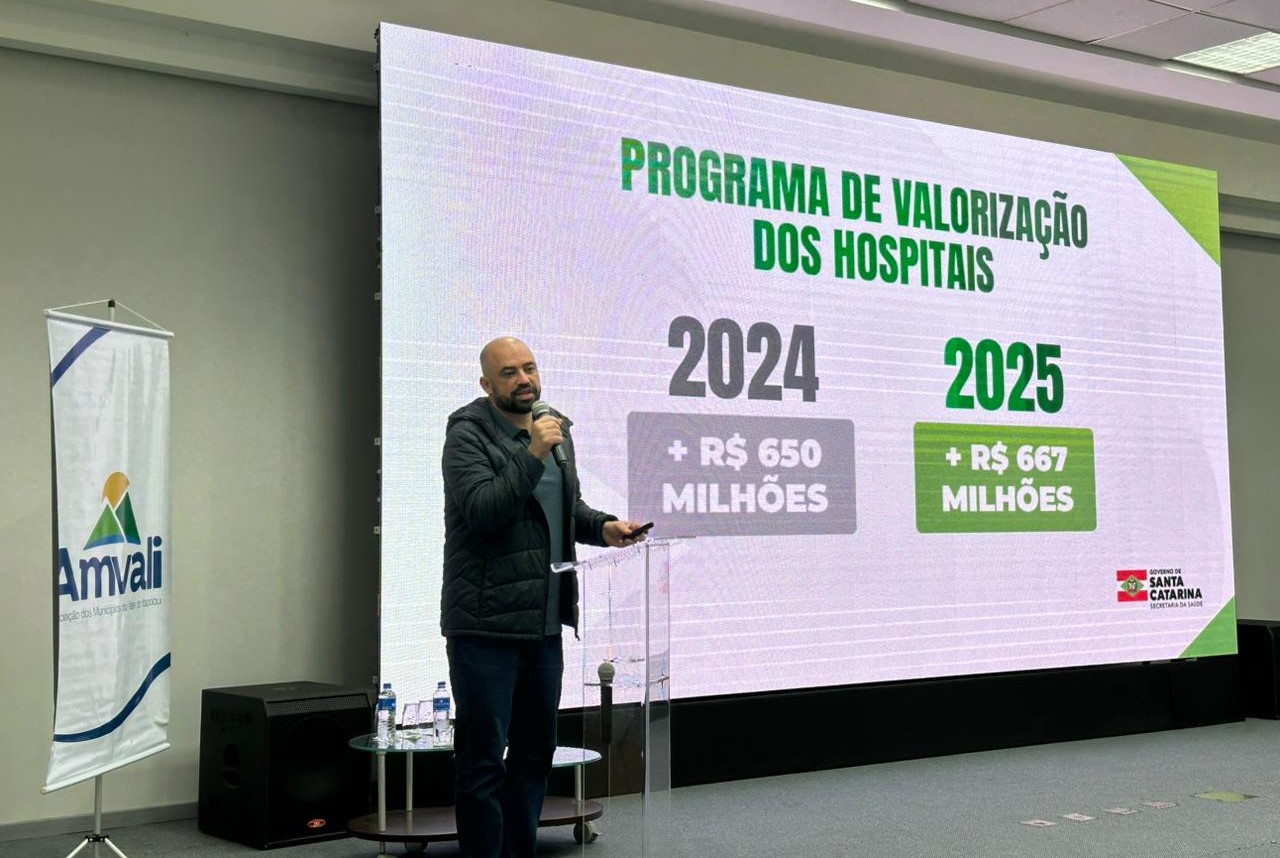 Secretário da Saúde apresenta investimentos e debate avanços para os municípios do Vale do Itapocu