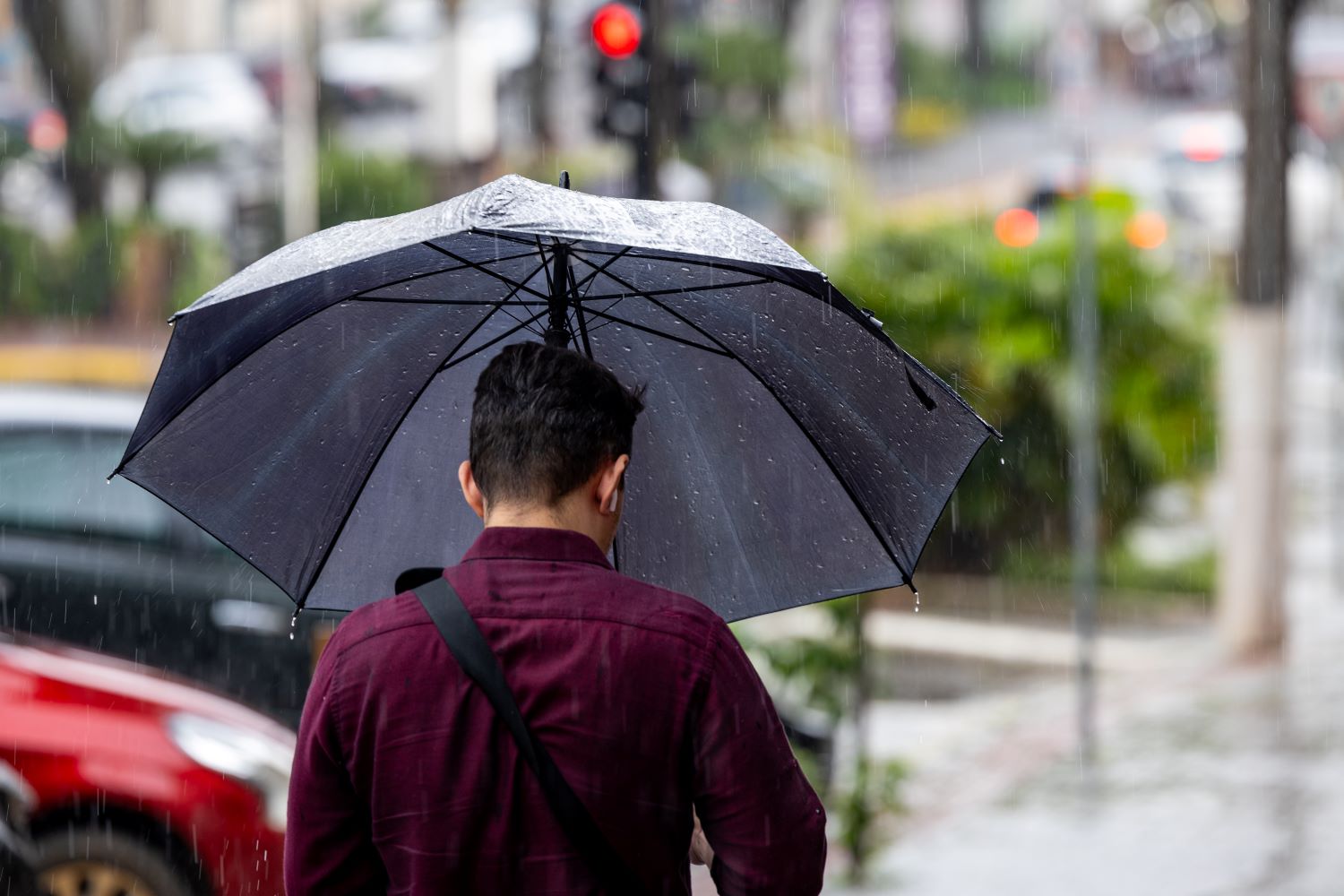 Frente fria traz temporais e provoca queda de temperatura em Santa Catarina 