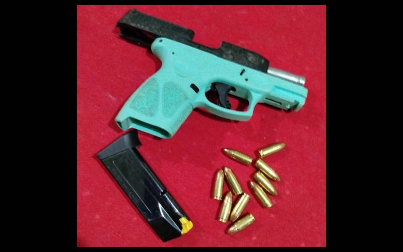 Canoinhas: PM apreende pistola municiada escondida em colchão de conveniência