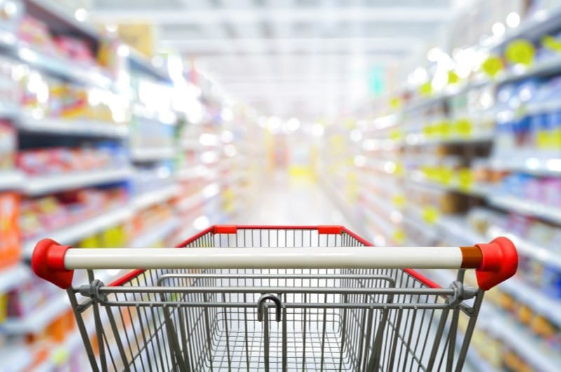 Canoinhas: Adolescente é flagrada ao tentar furtar ração de gato e óleo para cabelo em supermercado