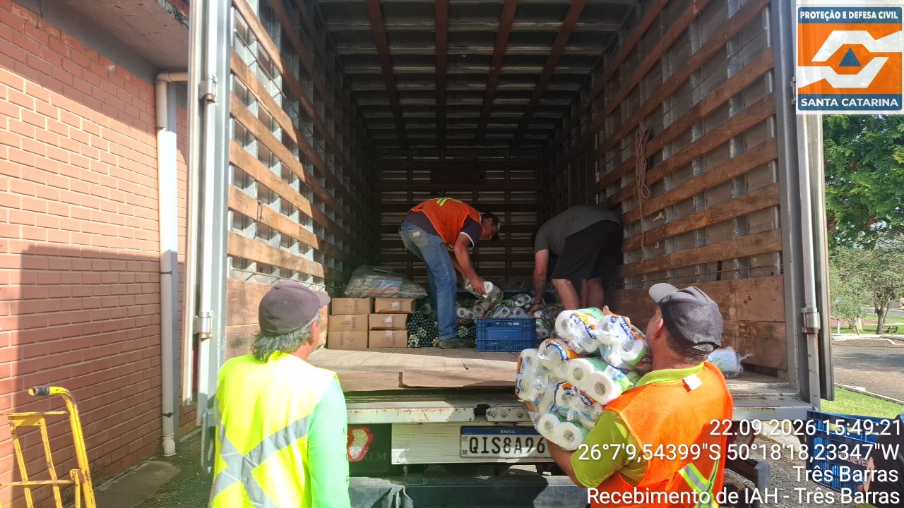 Defesa Civil de Santa Catarina distribui itens de assistência humanitária às famílias atingidas pelas chuvas