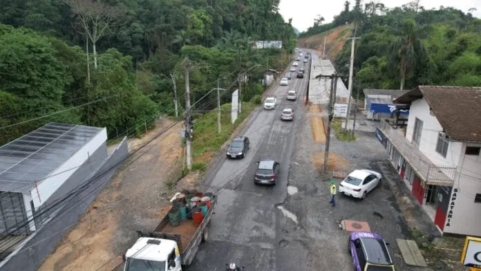Granizo do tamanho de “ovos” e vendaval destroem telhados e deixam caos em SC; 3 cidades decretam emergência