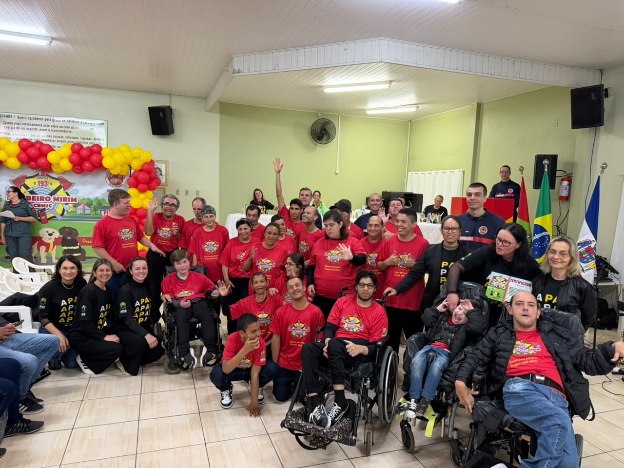 CBMSC forma primeira turma do Bombeiro Mirim adaptada para alunos da Apae no Sul de Santa Catarina
