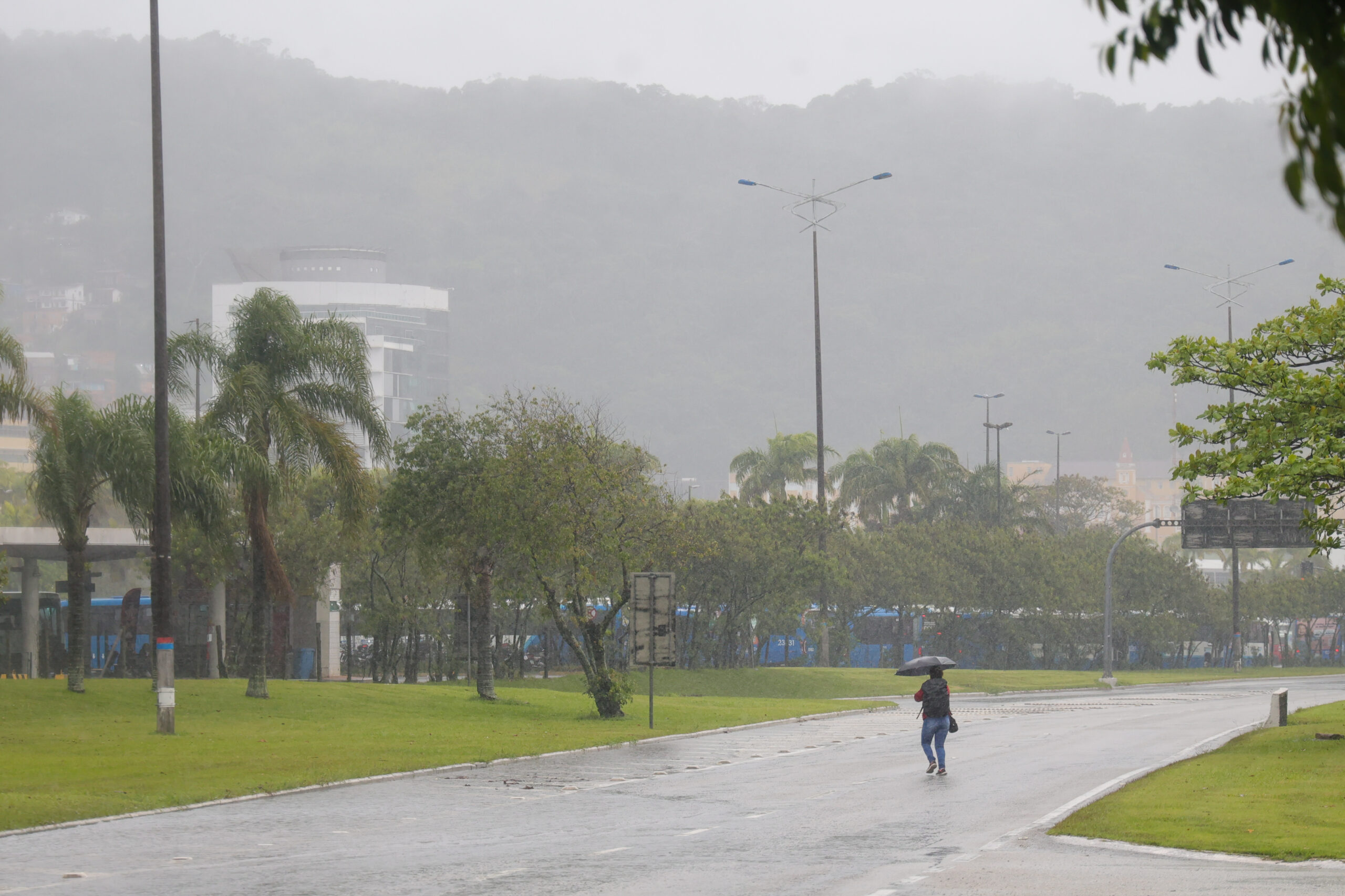 Chuva permanece em Santa Catarina no fim de semana e no feriado