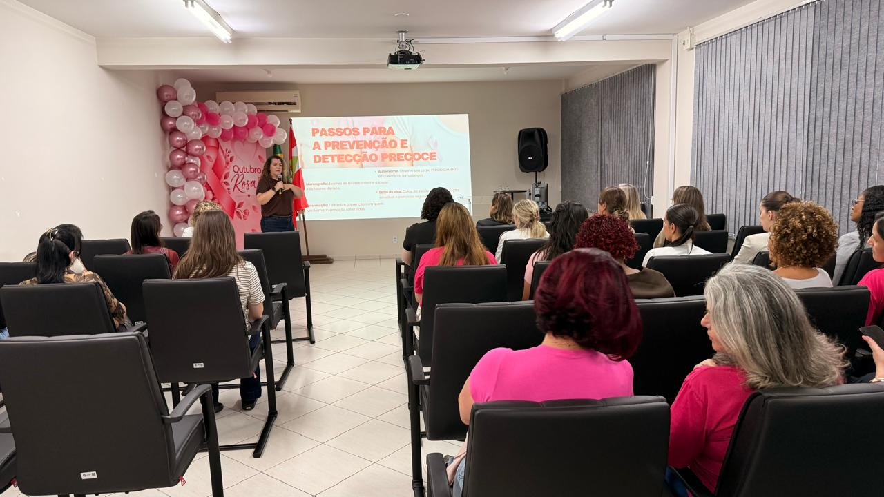 Outubro Rosa é tema de palestra para servidoras da SAS